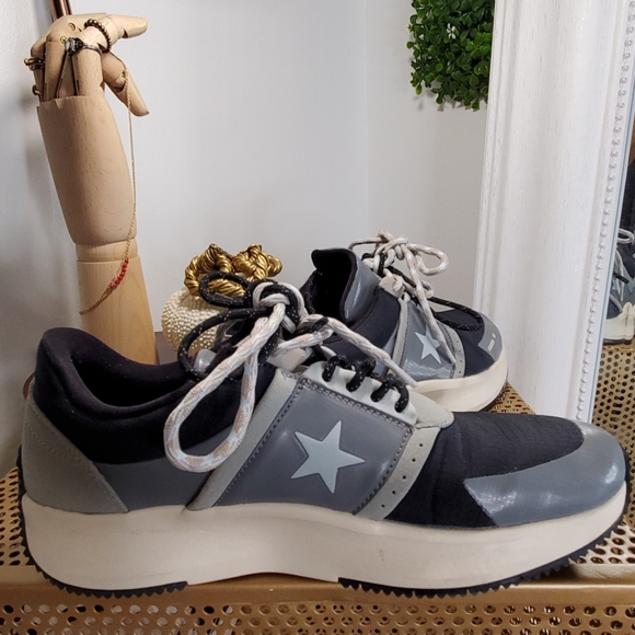 Converse
Run Star OX Vintage Sneaker Size10 US - Picture 5 of 8